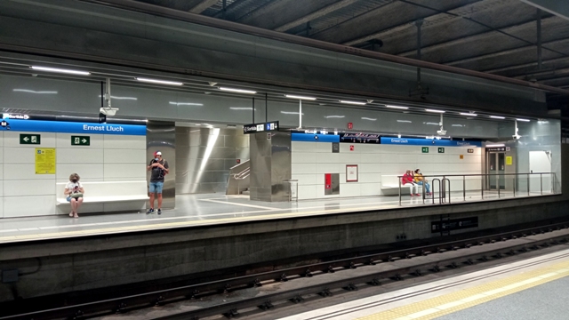 Andén metro Barcelona Ernest Lluch L5