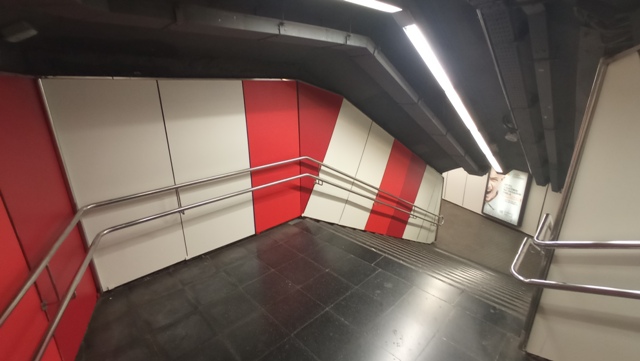 Fotos del interior de la estación de metro de Urquinaona
